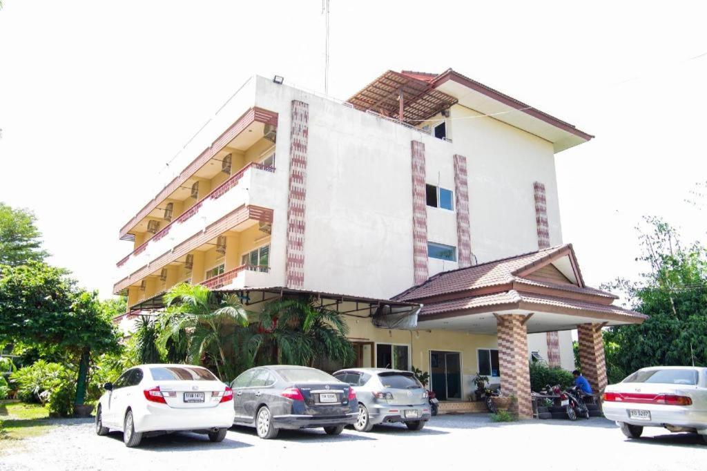 Hotel Oyo 384 Ban Sabaidee Phra Nakhon Si Ayutthaya Esterno foto